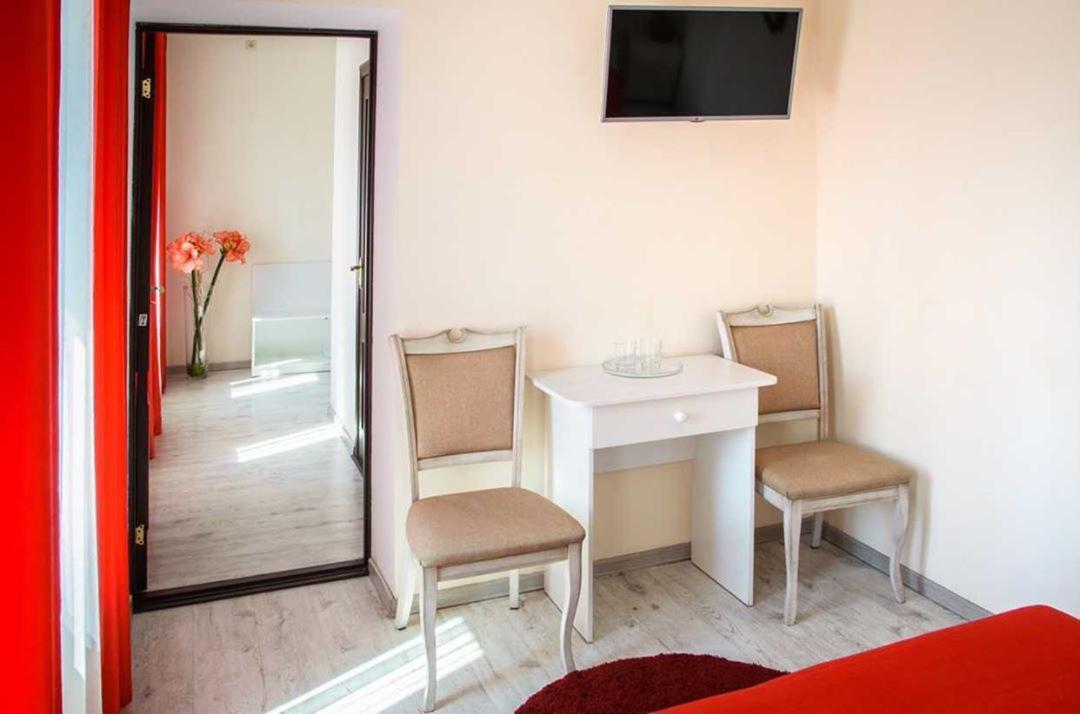 Козацькі Забави Rivne Ngoại thất bức ảnh