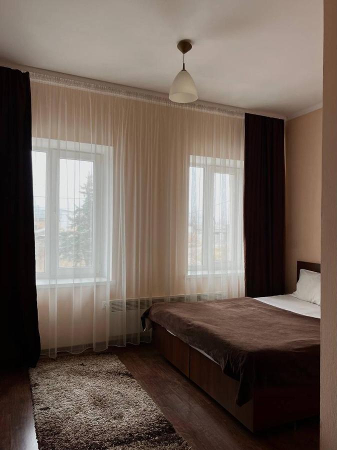 Козацькі Забави Rivne Ngoại thất bức ảnh